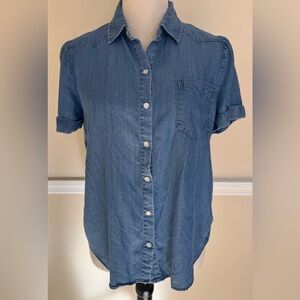 Jane & Delancey Soft Chambray Short Sleeve Opalescent Button Front Top XS 💙